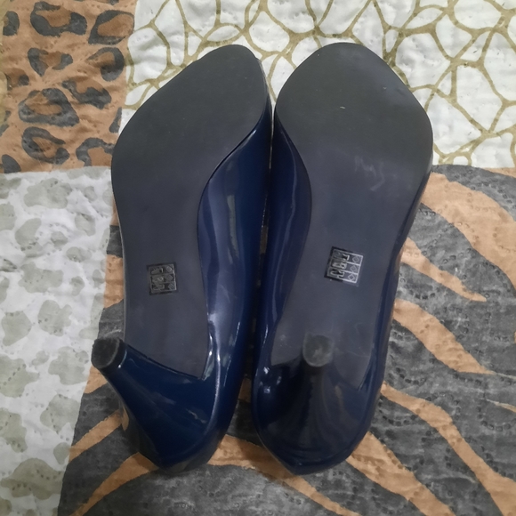 Shoes - Picture 6 of 7